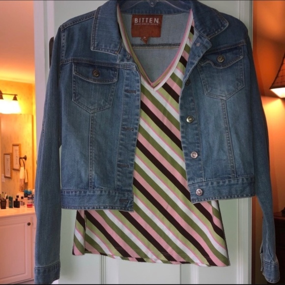 Tops - V-Neck Sleeveless Top VERY GOOD CONDITION